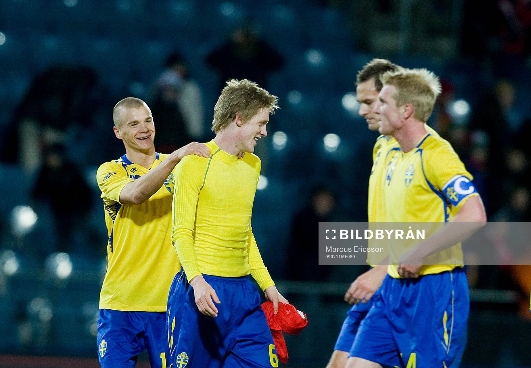Rasmus Elm grattas av sin kamrater