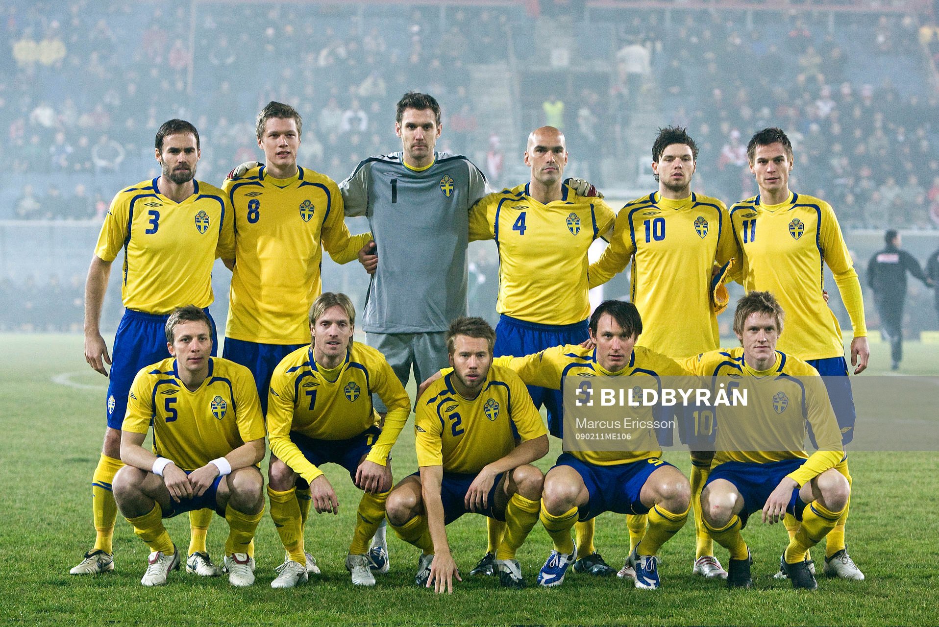  Bak fr.v. Olof Mellberg, Viktor Elm, Andreas Isaksson, målvakt, Daniel Majstorvic, Markus Berg, Markus Rosenberg.