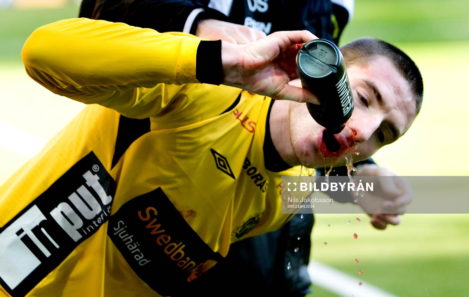 James Keene i Elfsborg får en spark i ansiktet av