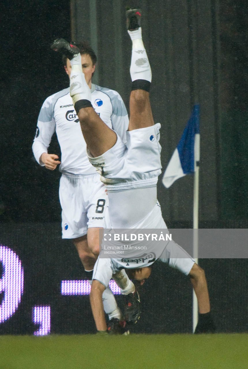 Fotboll, Uefa-cupen, FC Köpenhamn - Manchester City: 1-1 Ailton Almeida (f.d. Örgryte) som gör en dubbel volt av glädje.