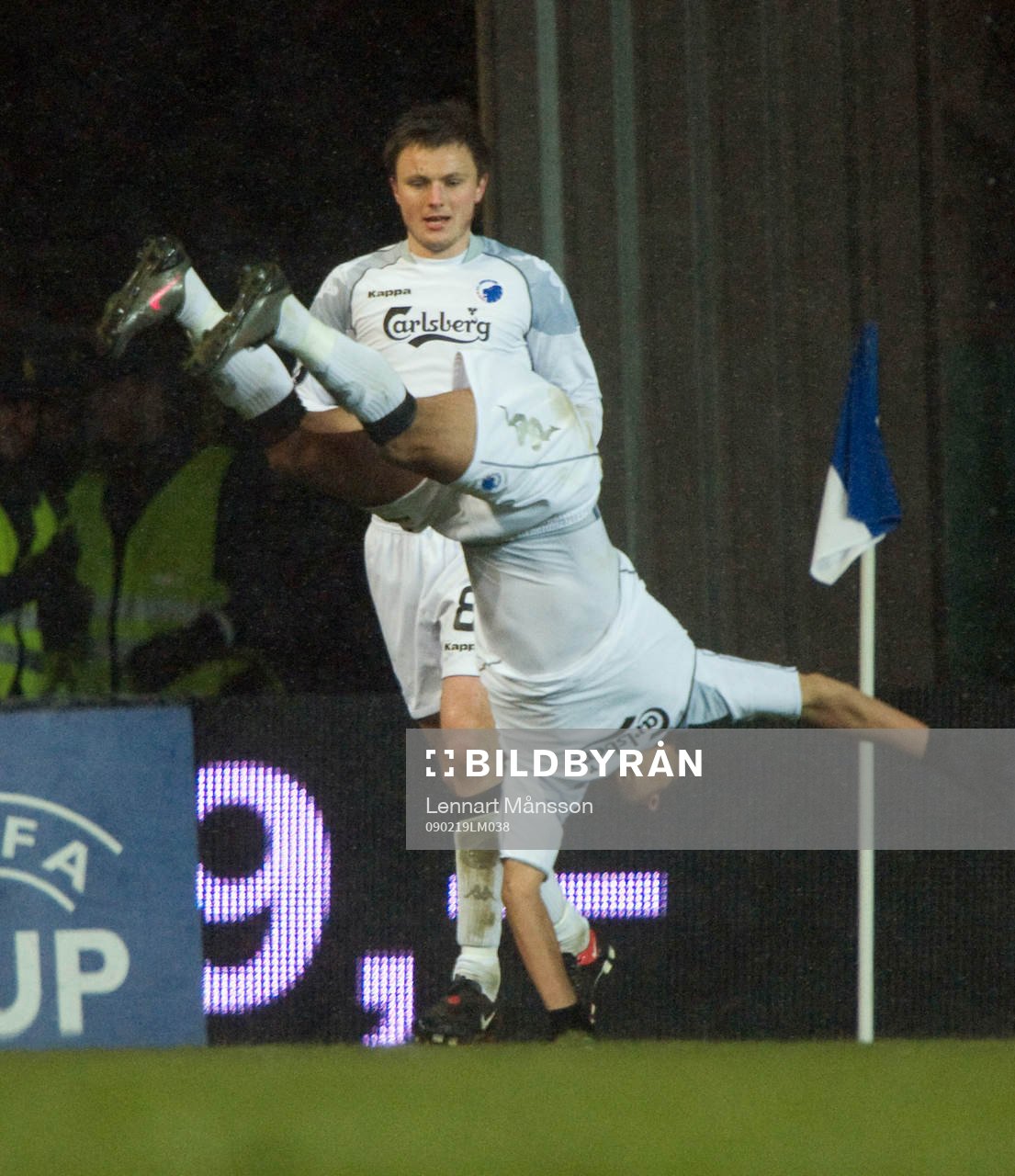  1-1 Ailton Almeida (f.d. Örgryte) som gör en dubbel volt av glädje.