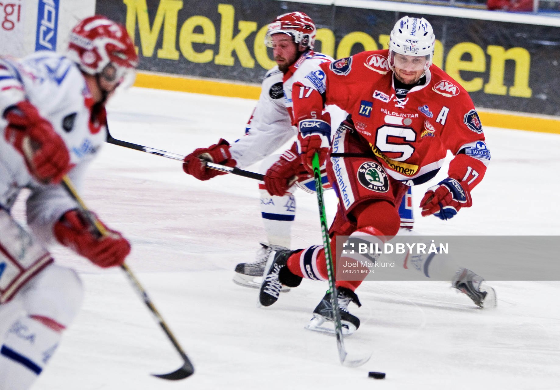 Jason Morgan, Södertälje, lurar Robin Jonsson, Timrå