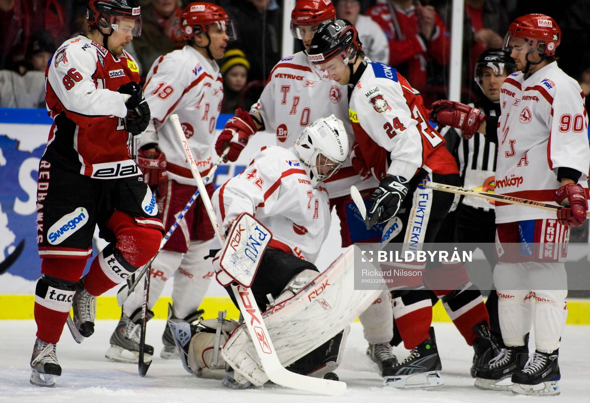 Trångt runt Petter Sandström, målvakt, Troja