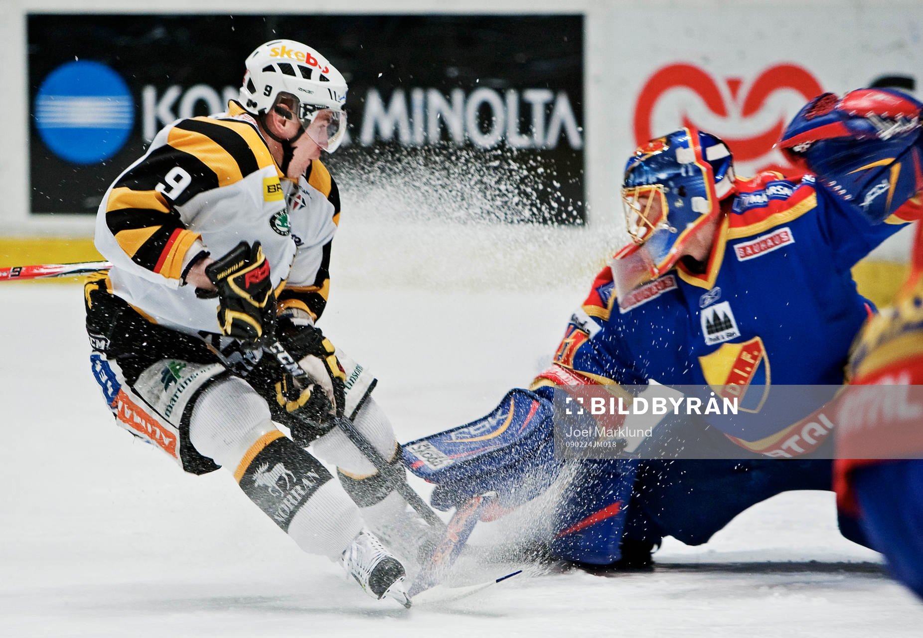 Kimmo Koskenkorva, Skellefteå, framför Gustaf Wesslau,