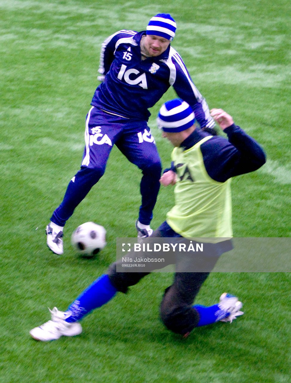 IFK Göteborg har sponsorfotboll.  Håkan Mild och Magnus
