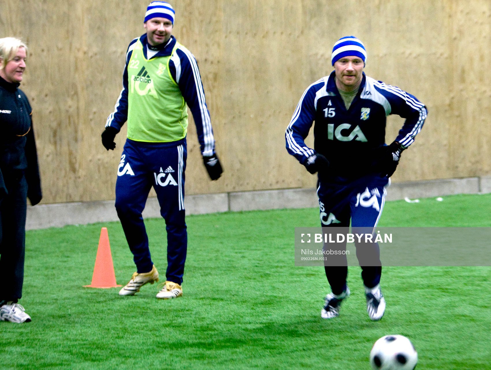 IFK Göteborg har sponsorfotboll.  Håkan Mild och Magnus