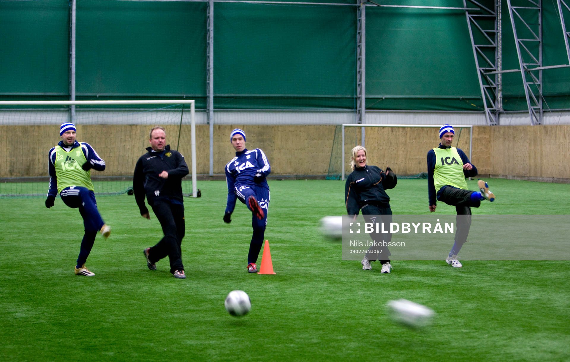 IFK Göteborg har sponsorfotboll.  Håkan Mild och Magnus