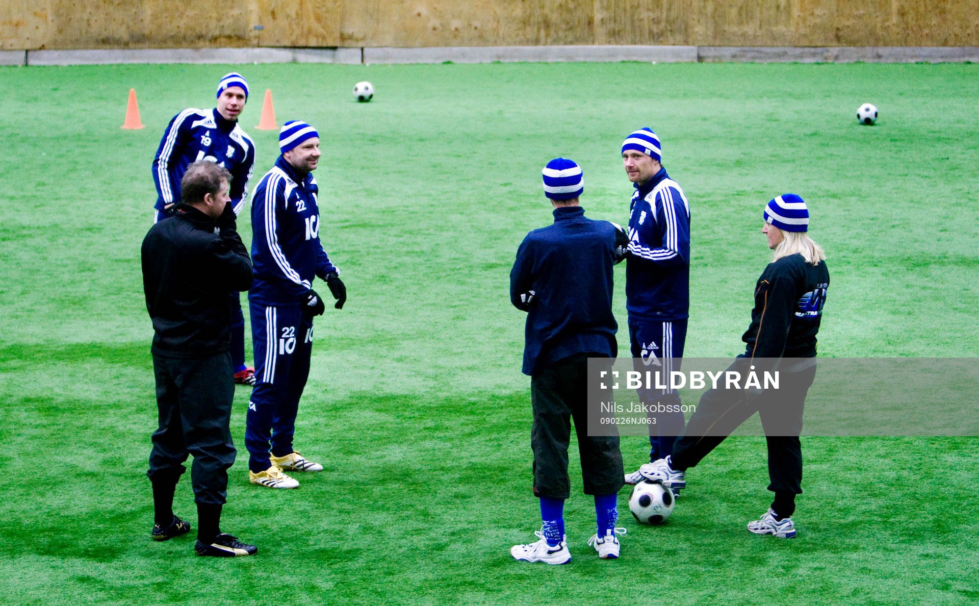 IFK Göteborg har sponsorfotboll.  Håkan Mild och Magnus