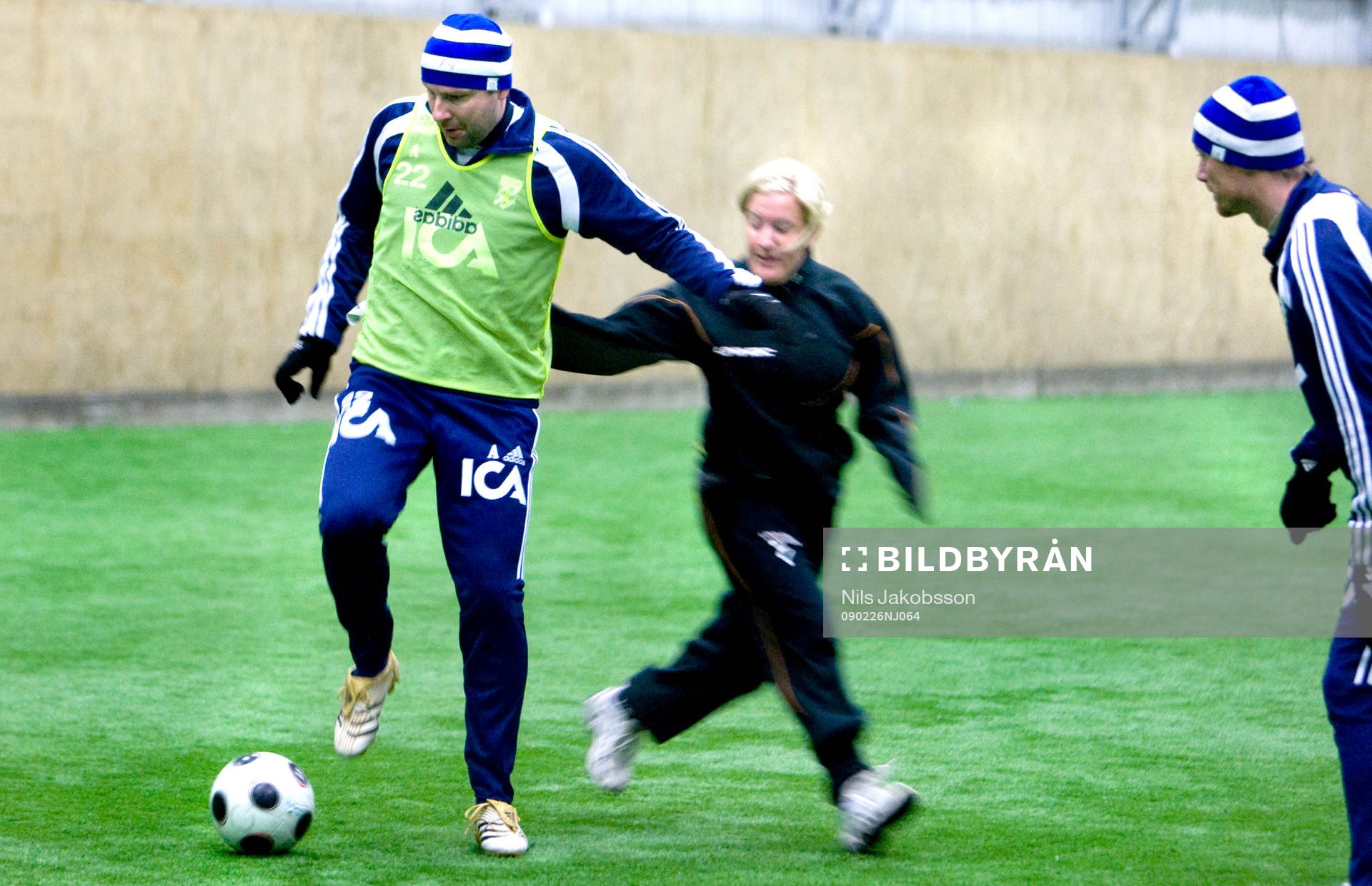 IFK Göteborg har sponsorfotboll.  Håkan Mild och Magnus