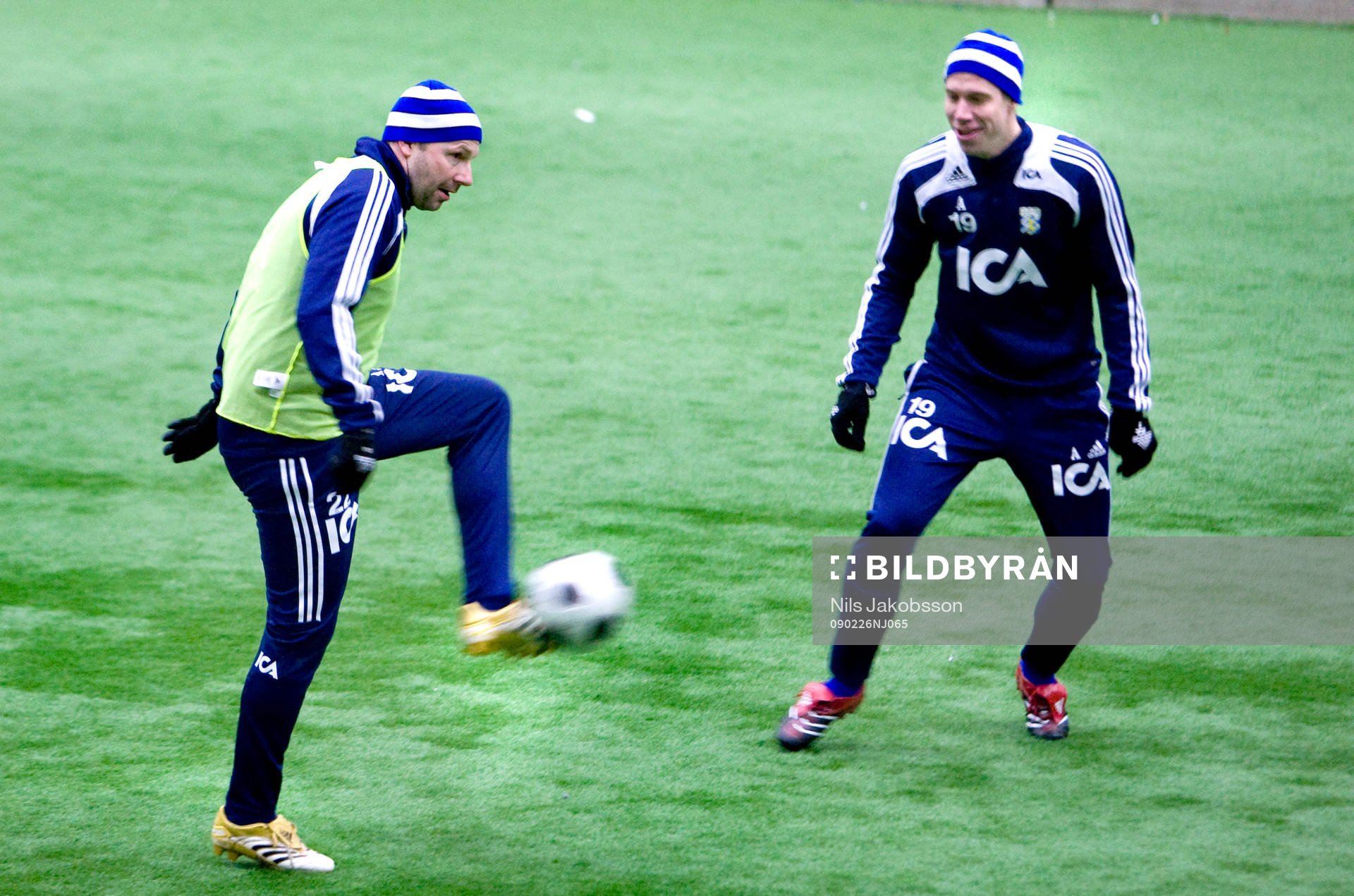 IFK Göteborg har sponsorfotboll.  Håkan Mild och Magnus