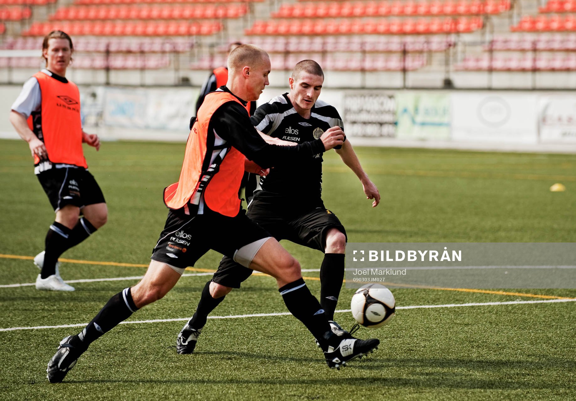 James Keene dribblar