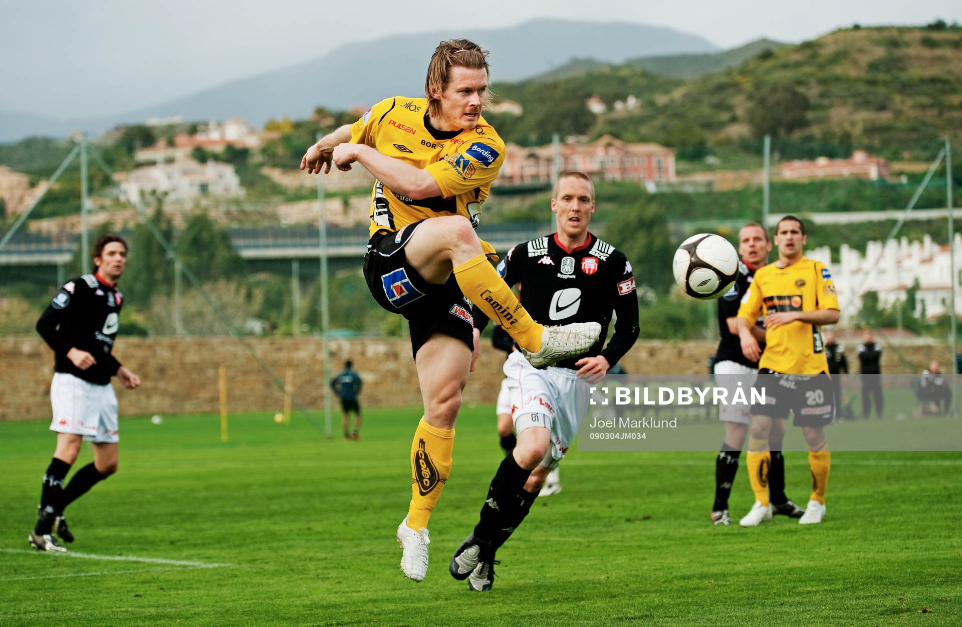 Fredrik Berglund, Elfsborg, tar ner bollen