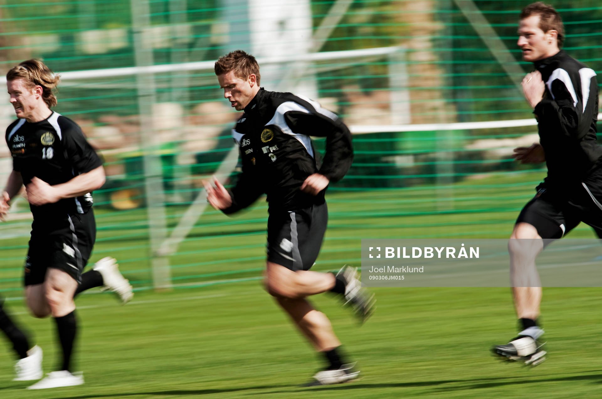Fredrik Berglund, Anders Svensson och Daniel Mobaeck joggar