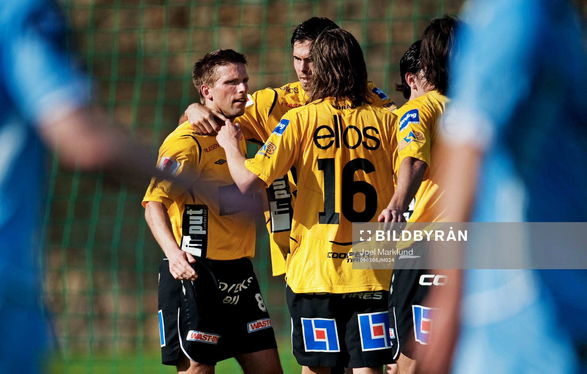 Anders Svensson, Elfsborg, gratuleras till sitt mål