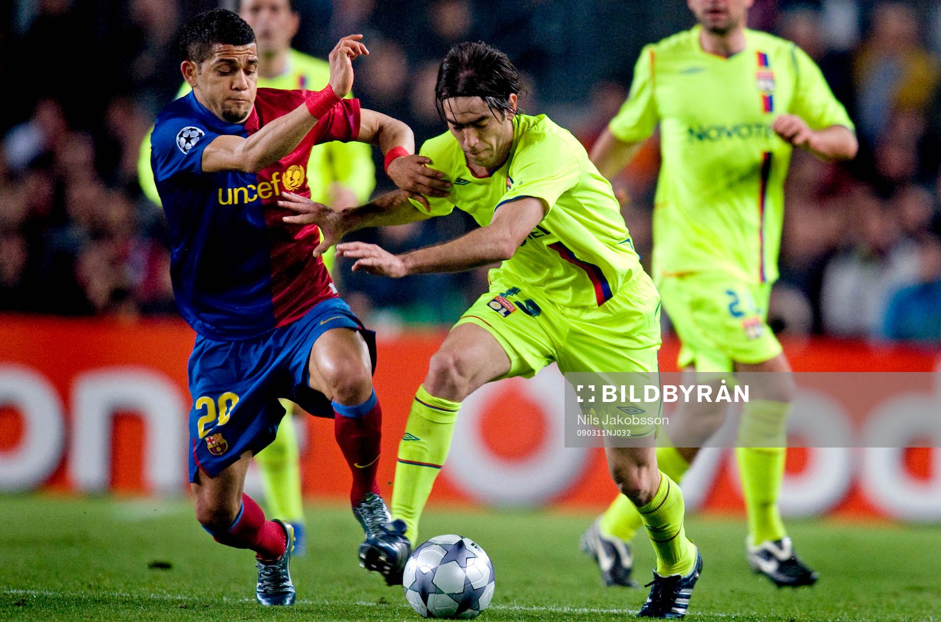 Daniel Alves, Barcelona, Cesar Delgado, Lyon