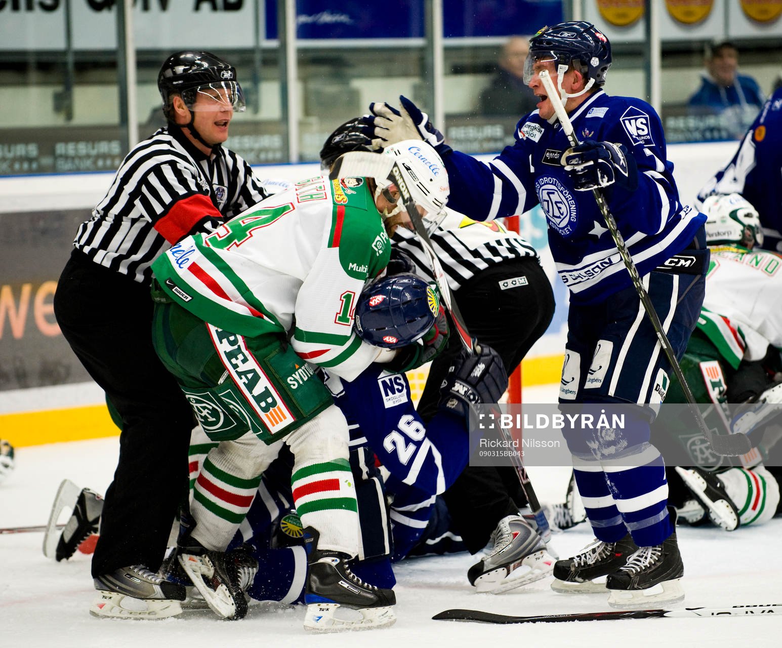 Ulf Rönnmark, domare och Mikael Gath, Rögle, slagsmål,