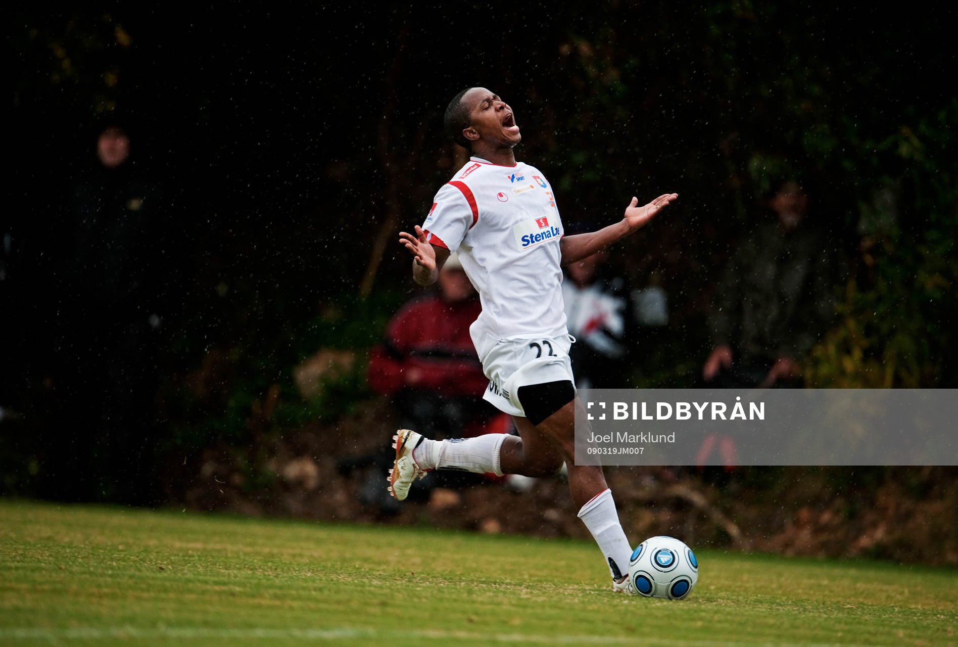 Boyd Mwila, Örgryte, skriker ut sin frustration