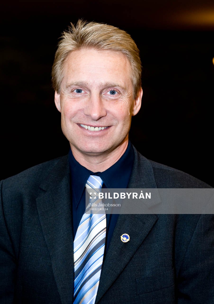   Förtjänstmärket i guld för instruktörer, Tomas Dennerby.