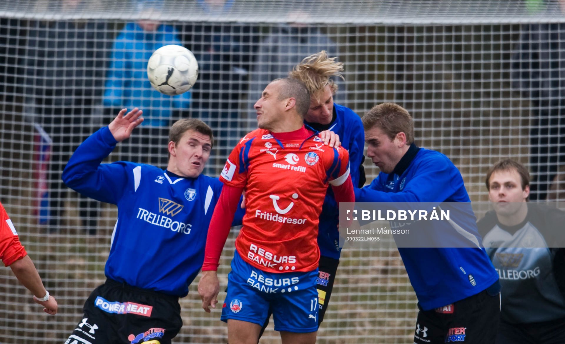 2-målsskytten Henrik Larsson har en nick centimetrarna