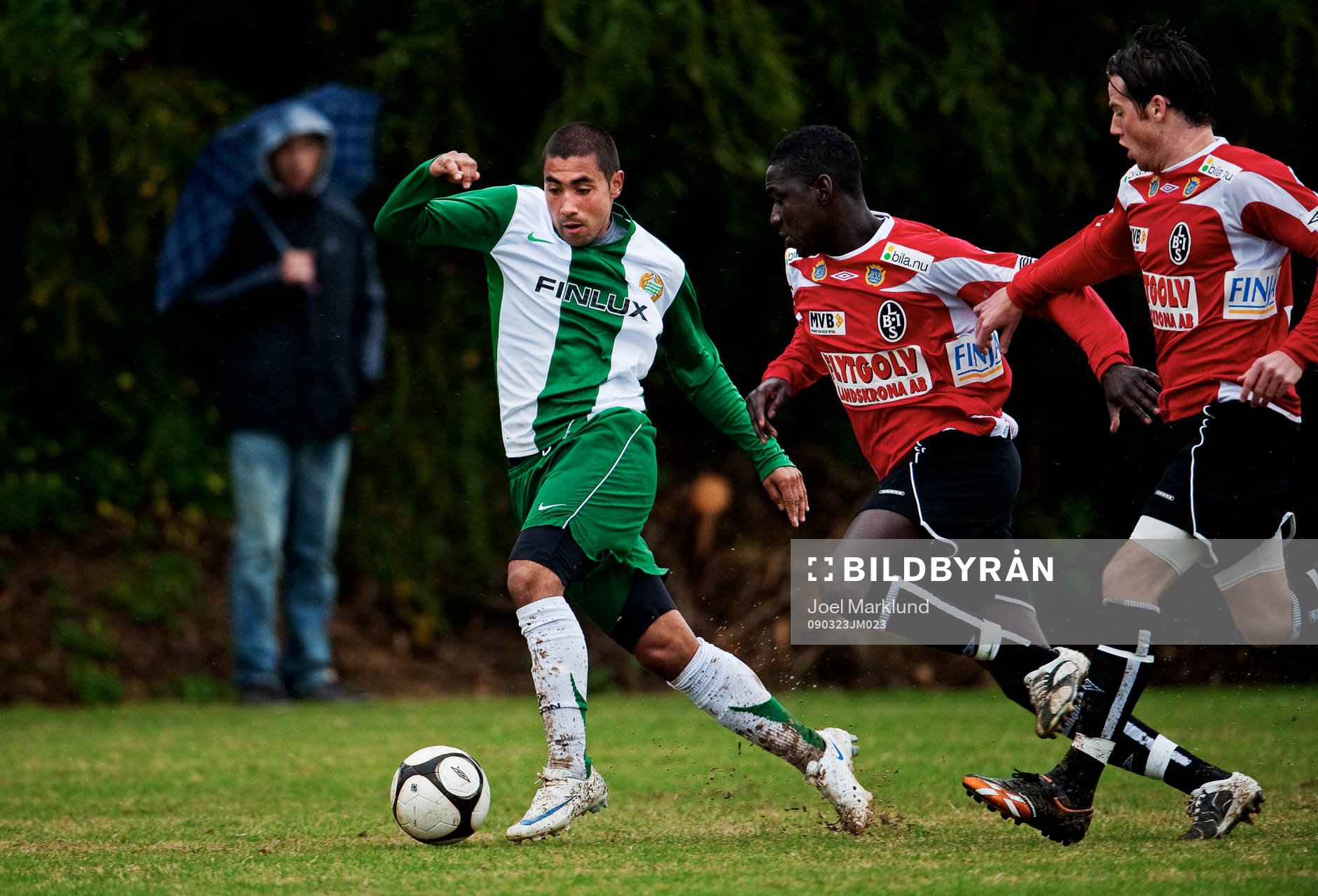 Sebastian Castro-Tello, Hammarby, tar sig förbi försvaret