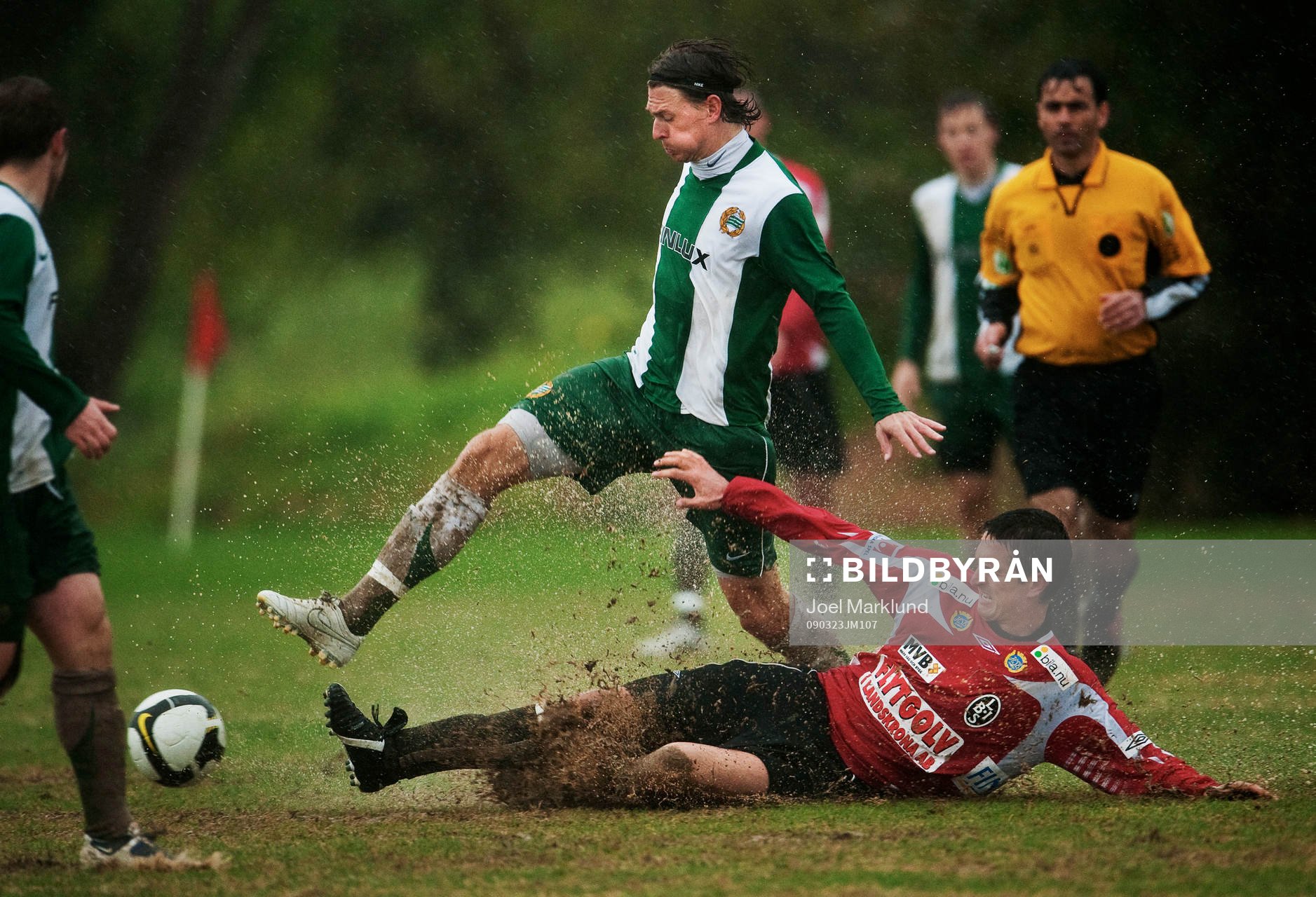 Freddy Söderberg, Hammarby, tacklas. Tackling