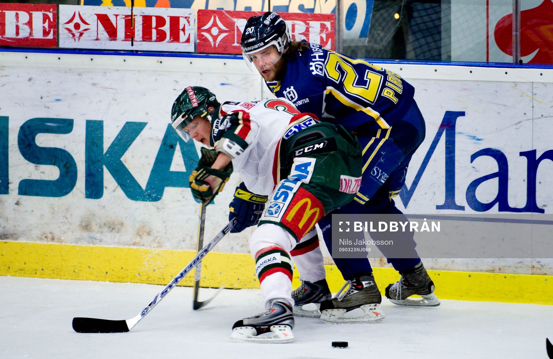 Philip Larsen, Frölunda, Pasi Puistola, HV71