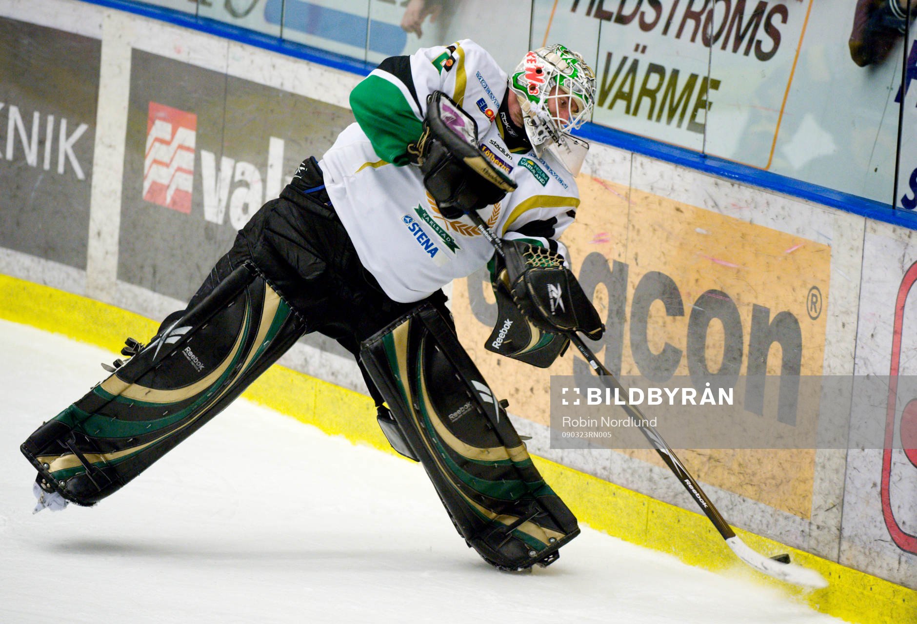 Jonas Gustavsson, Målvakt