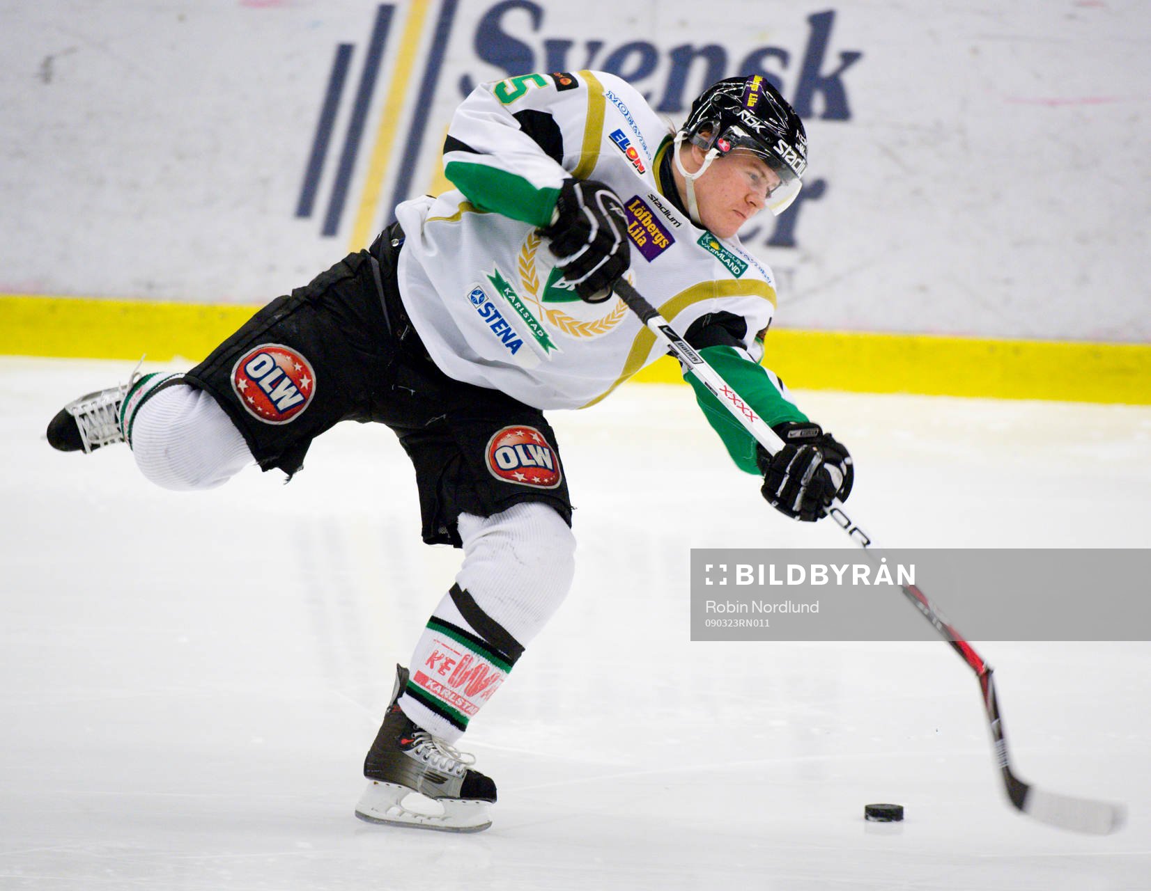 Mikael Johansson, skjuter sönder klubban
