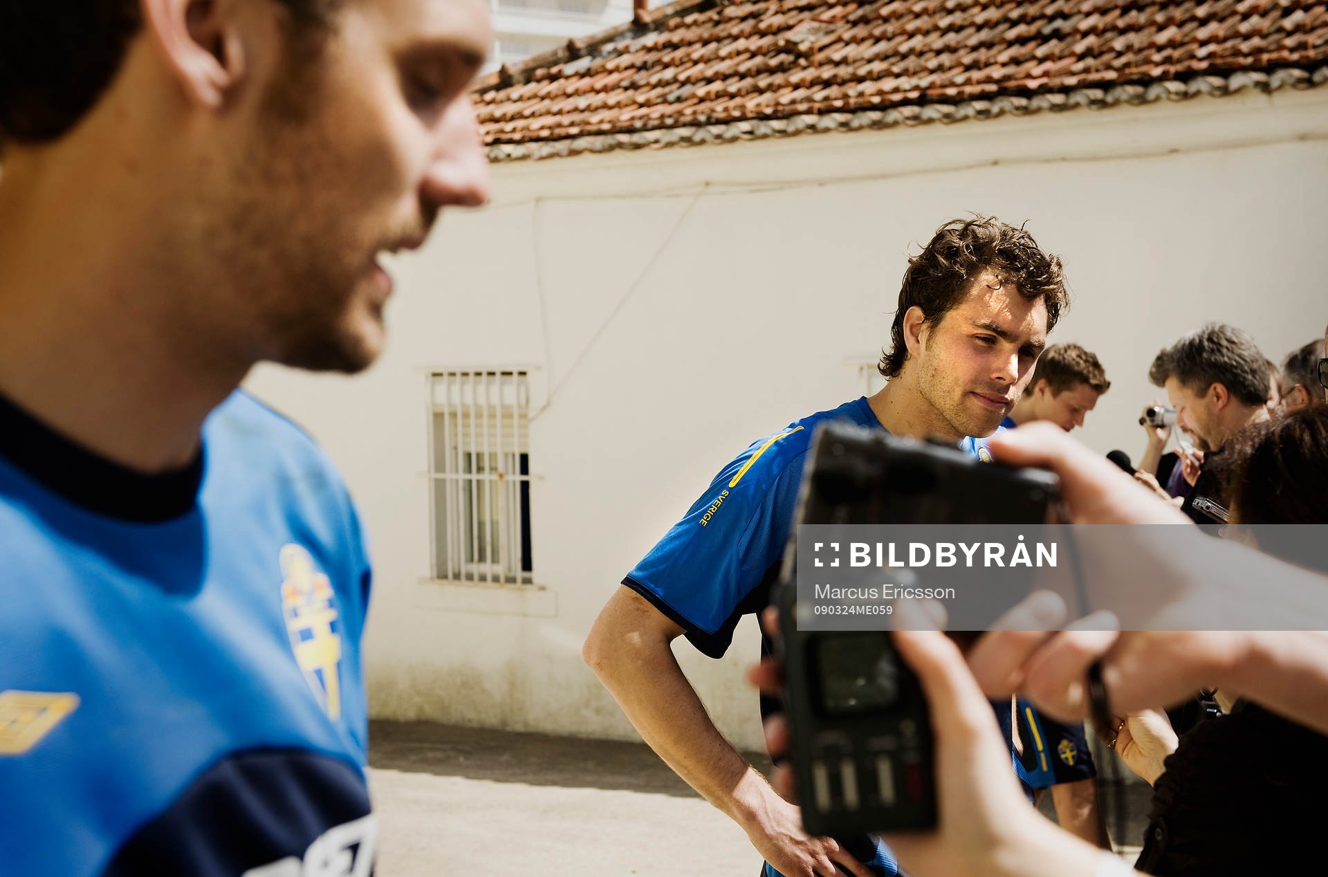 Andreas Isaksson, Johan Elmander pratar med pressen
