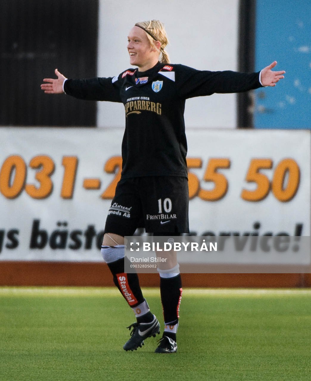  Linnea Liljegärd,  jubel efter sitt 2-1 mål