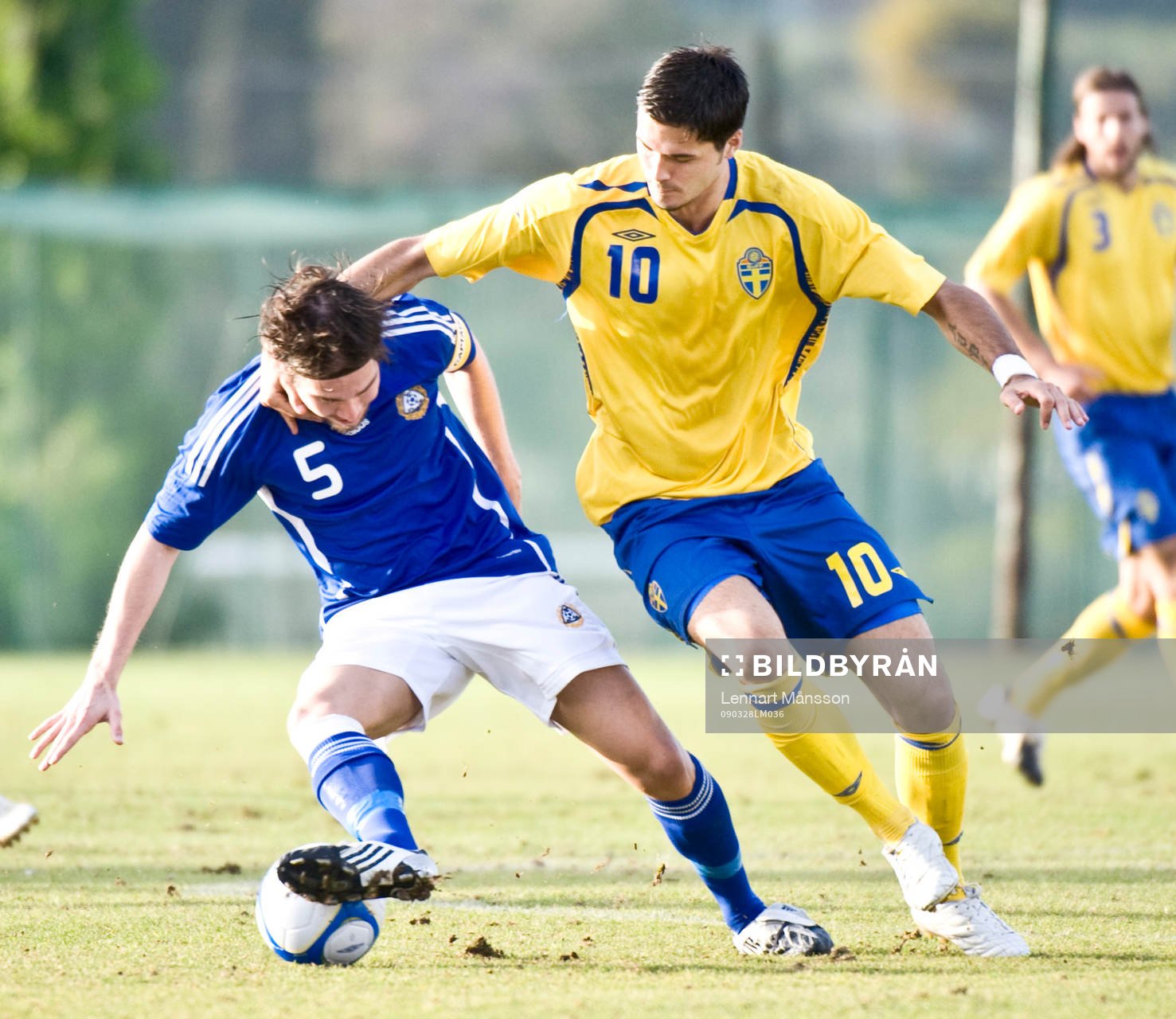 Denni Avdic, Sverige, tvingar ner Tuomo Turunen, Finland