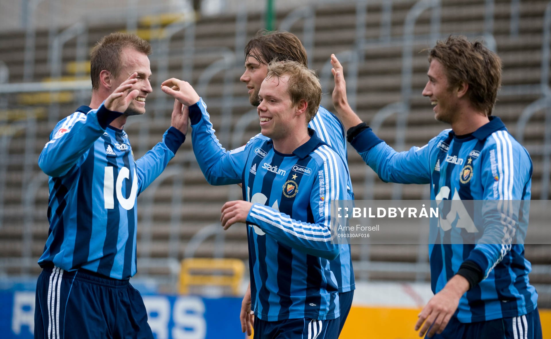 Jubel i Djurgården sedan Philip Hellquist gjort 1 - 0