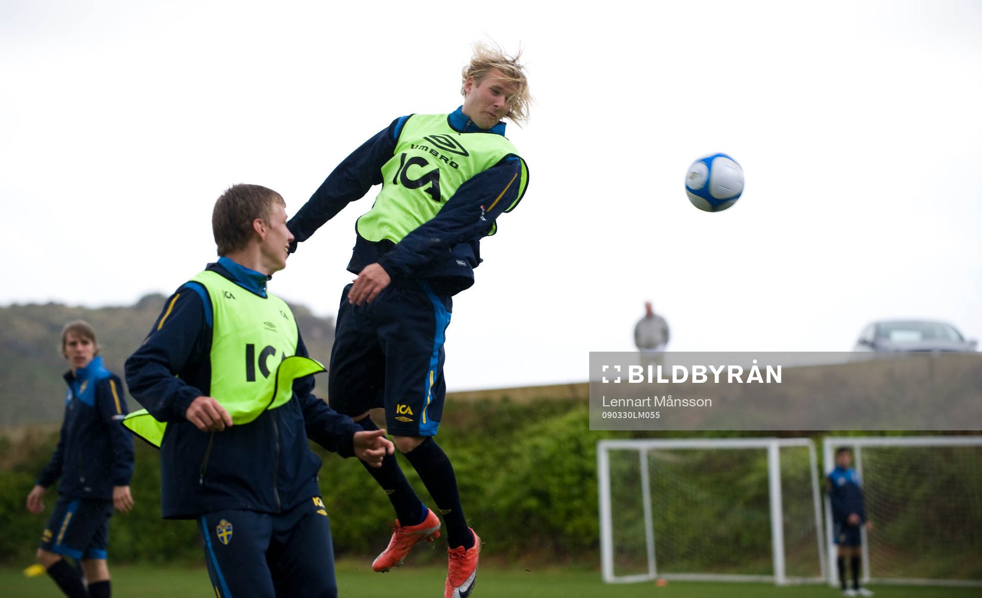 Ola Toivonen möter ett inlägg