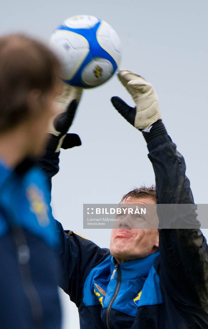 Johan Dahlin fångar bollen