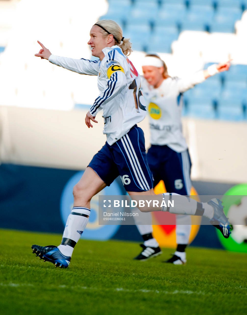 Victoria Svensson har gjort 1-0, Jubel