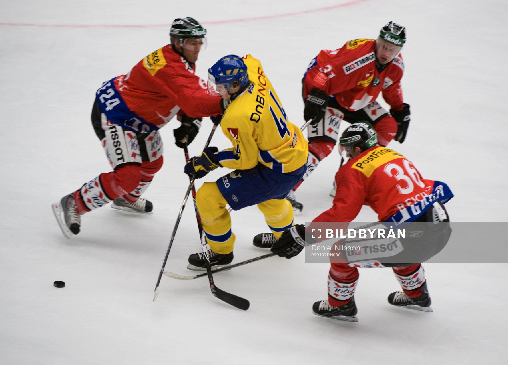 Victor Hedman, Sverige tar sig förbi tre Schweizare