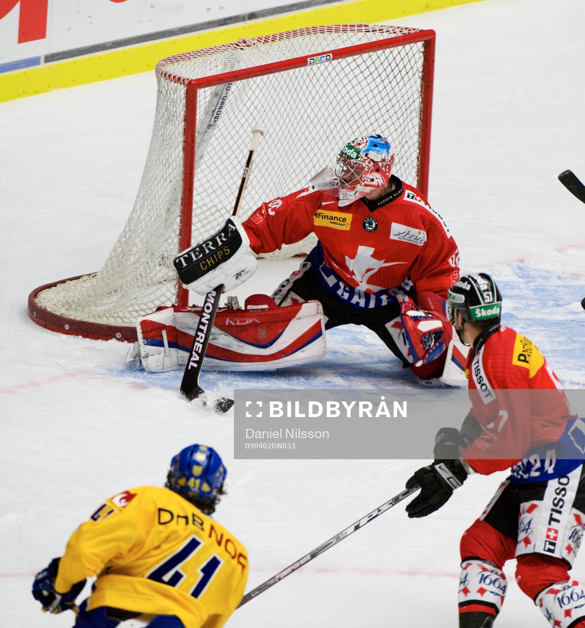 Daniel Widing, Sverige skjuter mot Lukas Flueler, målvakt,