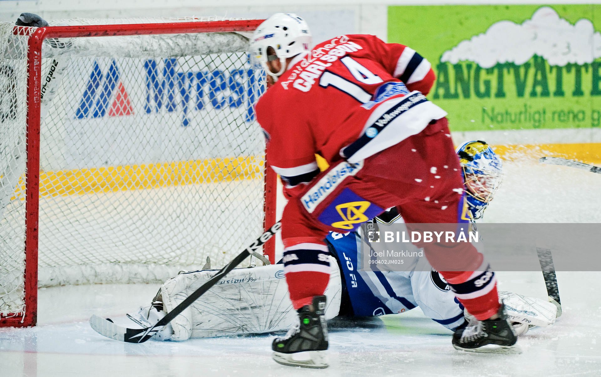 Robert Carlsson, Södertälje, gör 1-0 bakom Christoffer