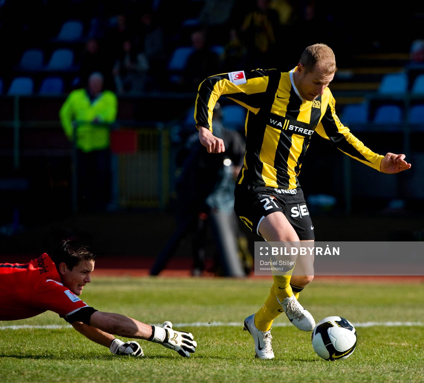 Jonas Henriksson, Häcken, rundar Jonas Sandqvist i Malmös