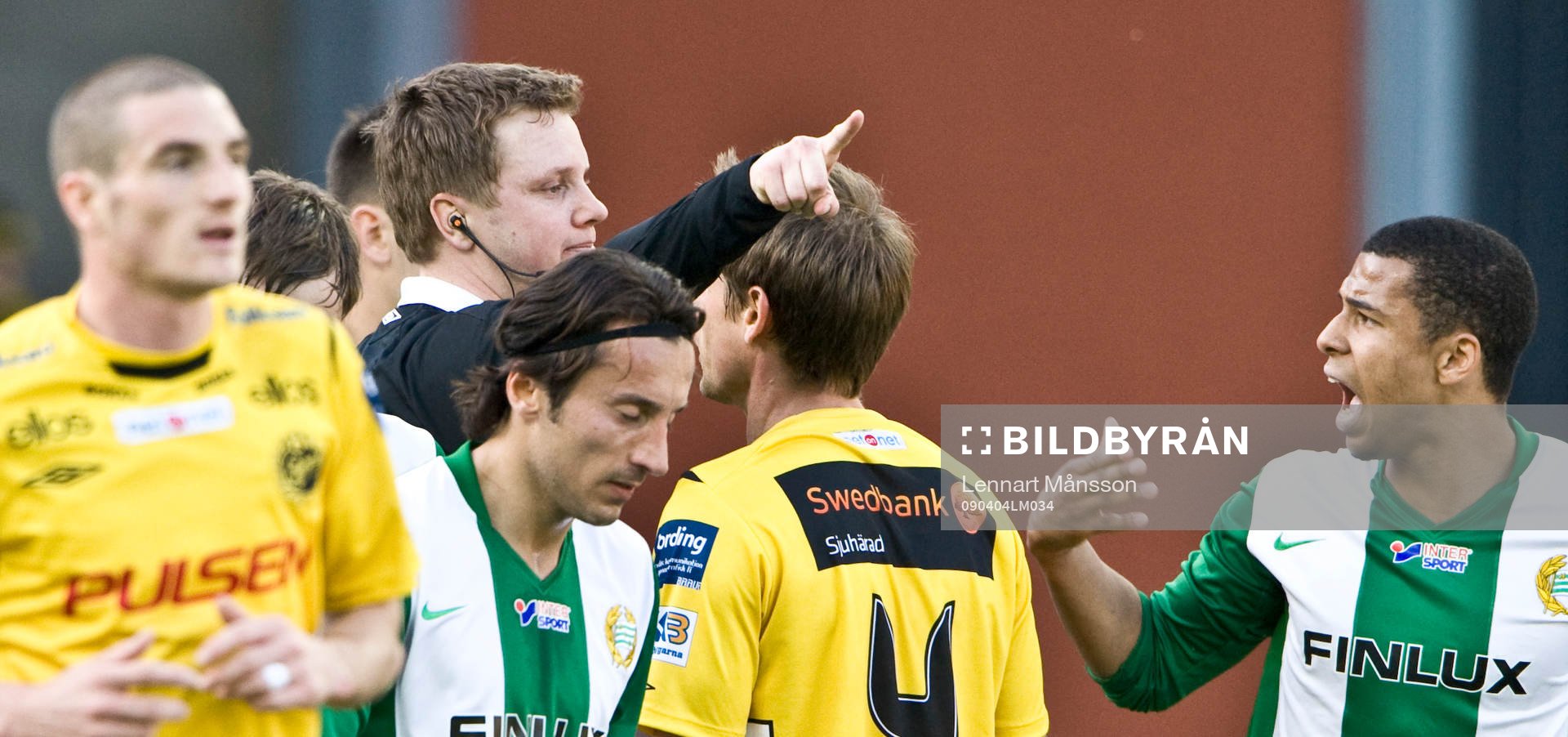 Charlie Davies, Hammarby, missnöjd med domslut, domare