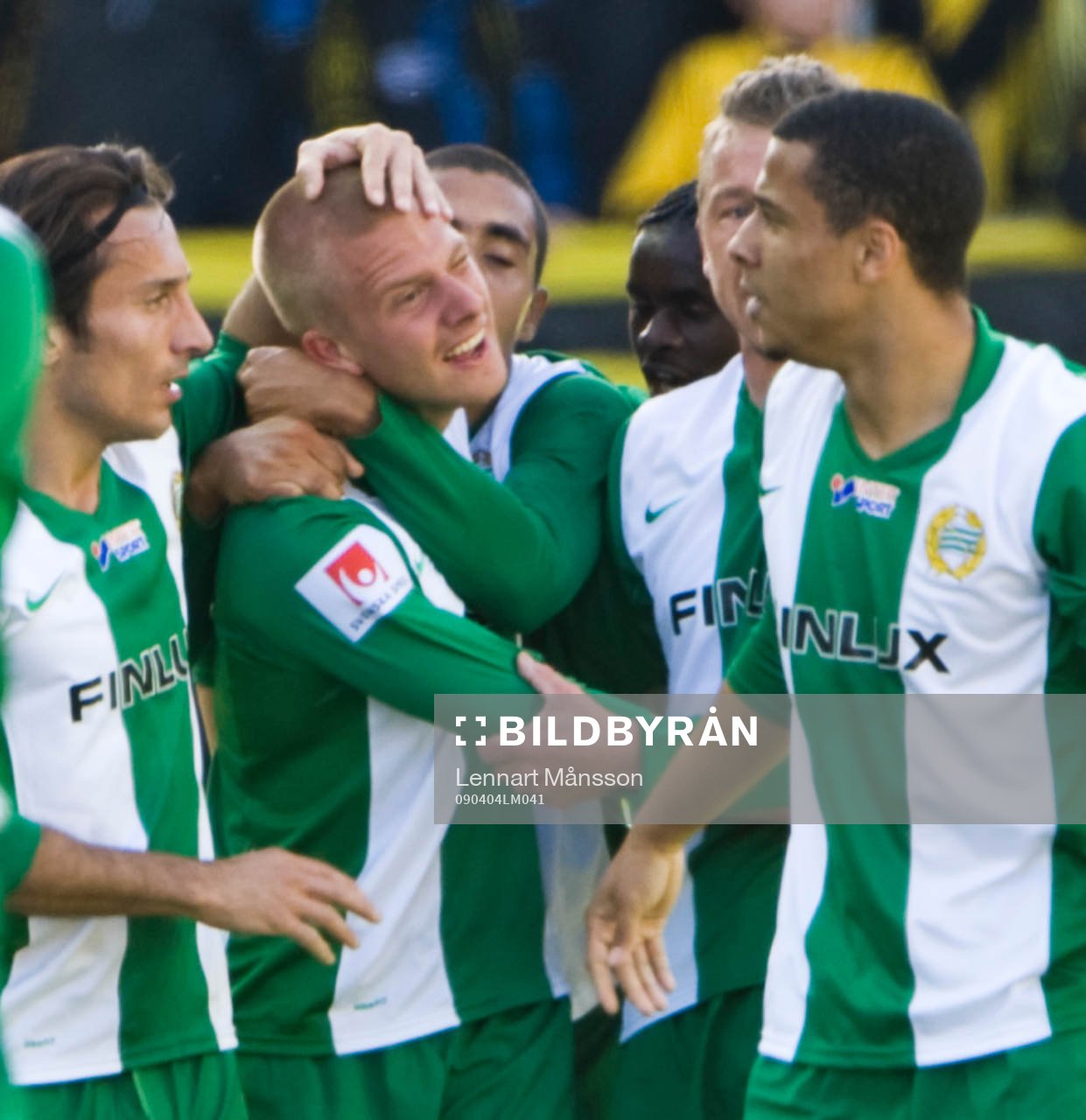 0-1 Emil Johansson som grattas. Jubel