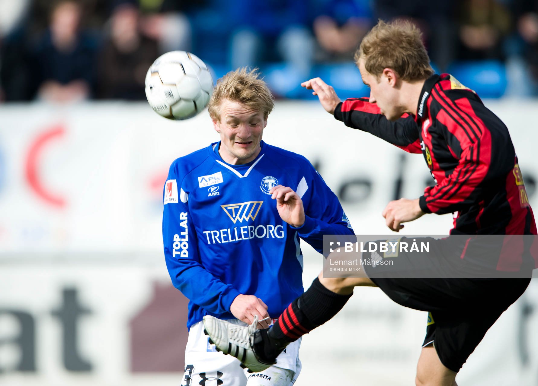 Kim Odelius rensar framför Fredrik Jensen