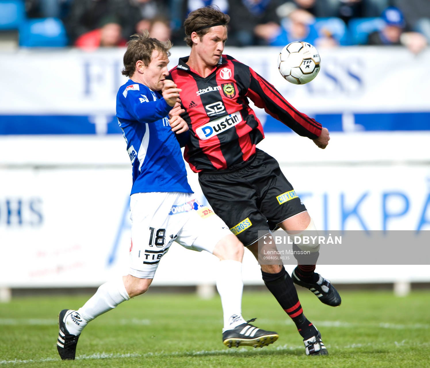Marcus Falk-Olander trycker till Philip Haglund