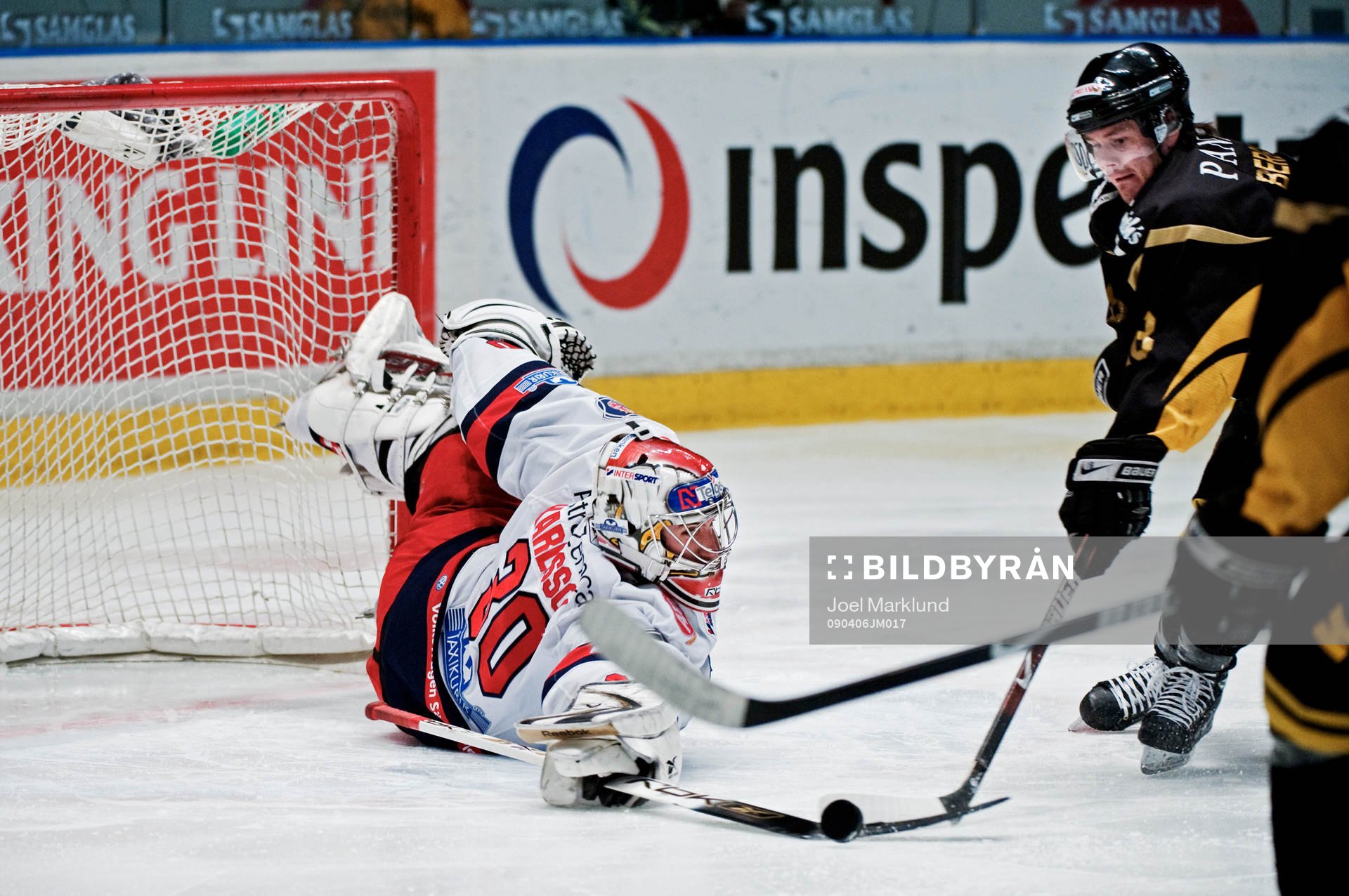 Henrik Karlsson, målvakt, Södertälje, räddar ett