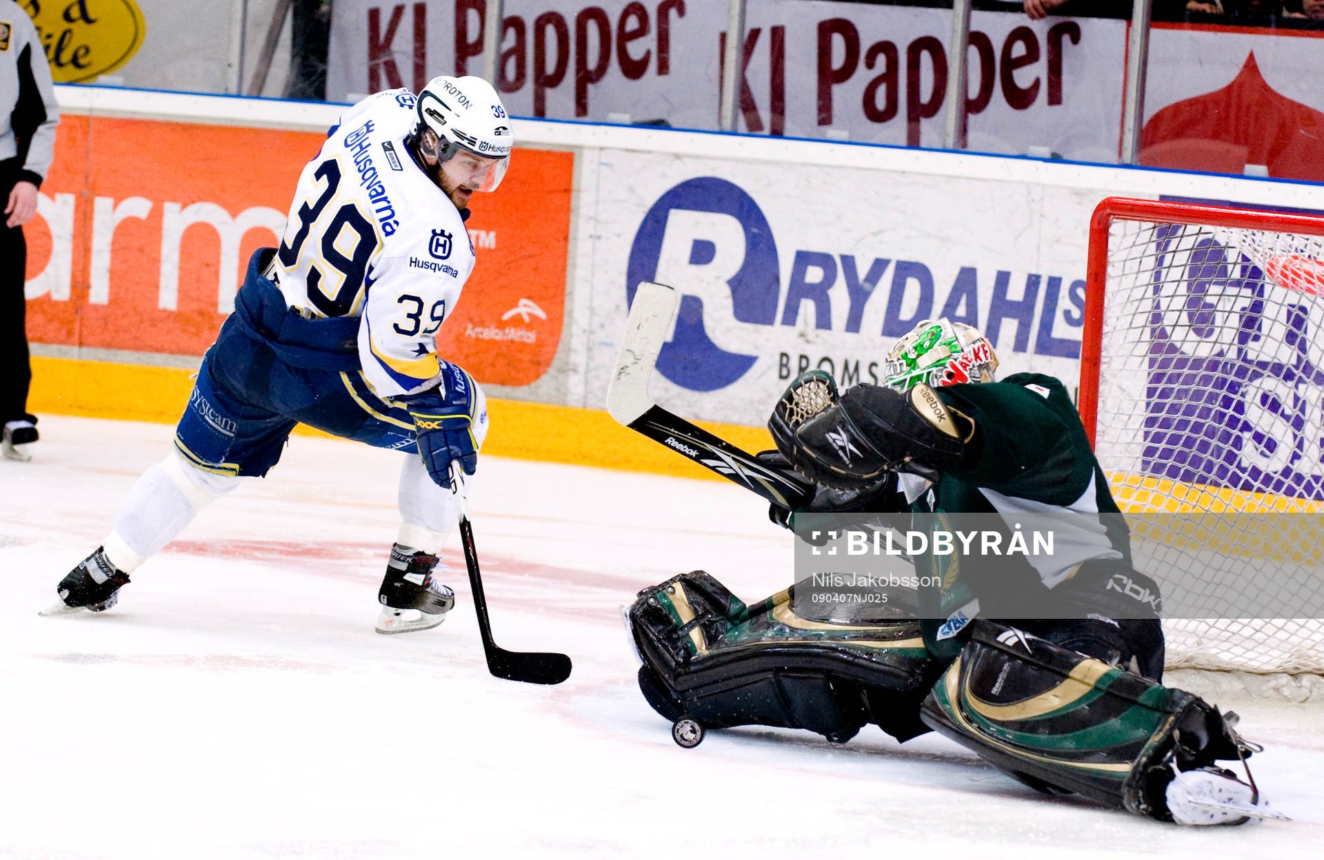 Jonas Gustavsson,  målvakt, Färjestad räddar en straff
