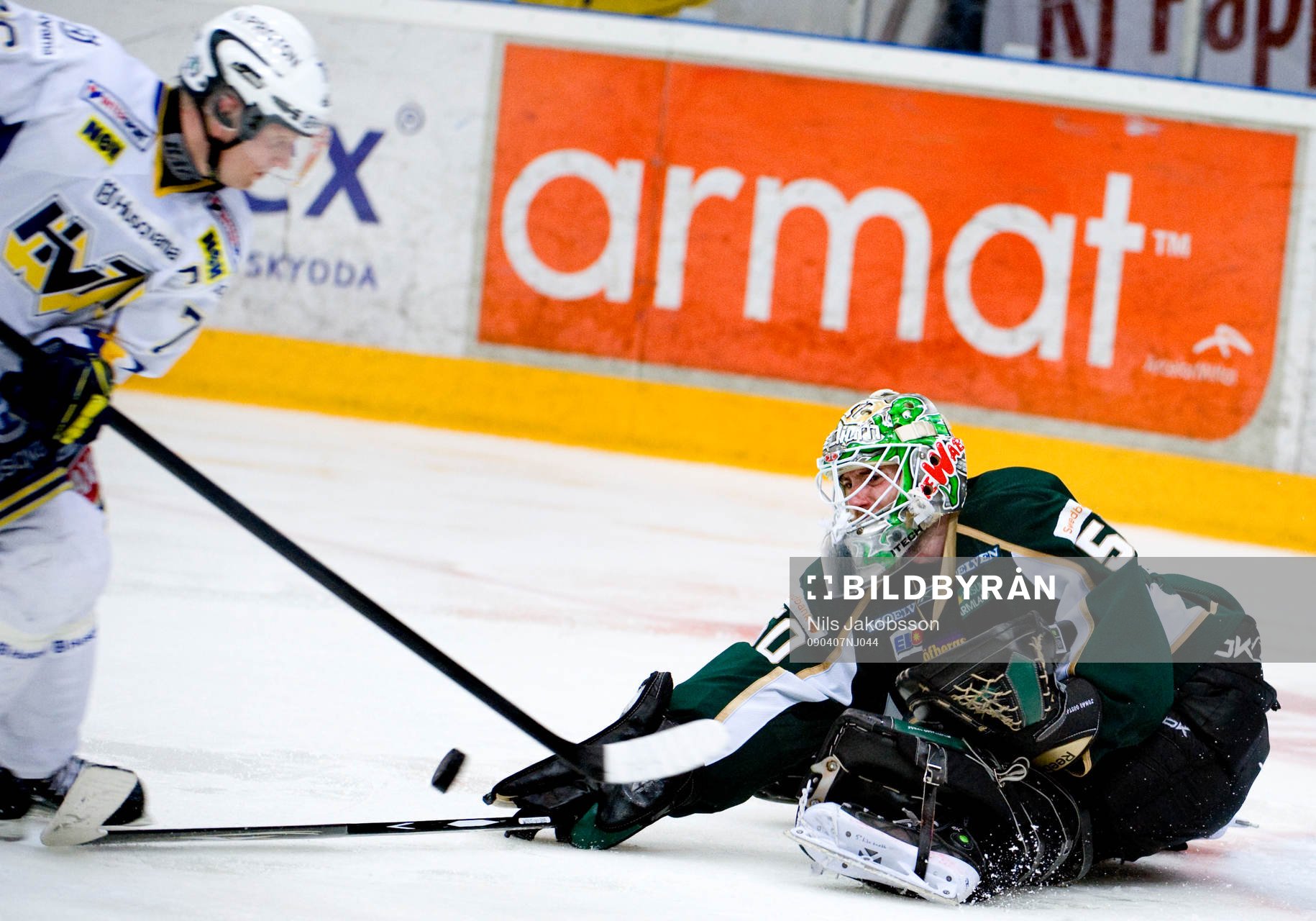 Jonas Gustavsson,  målvakt, Färjestad orsakar en straff