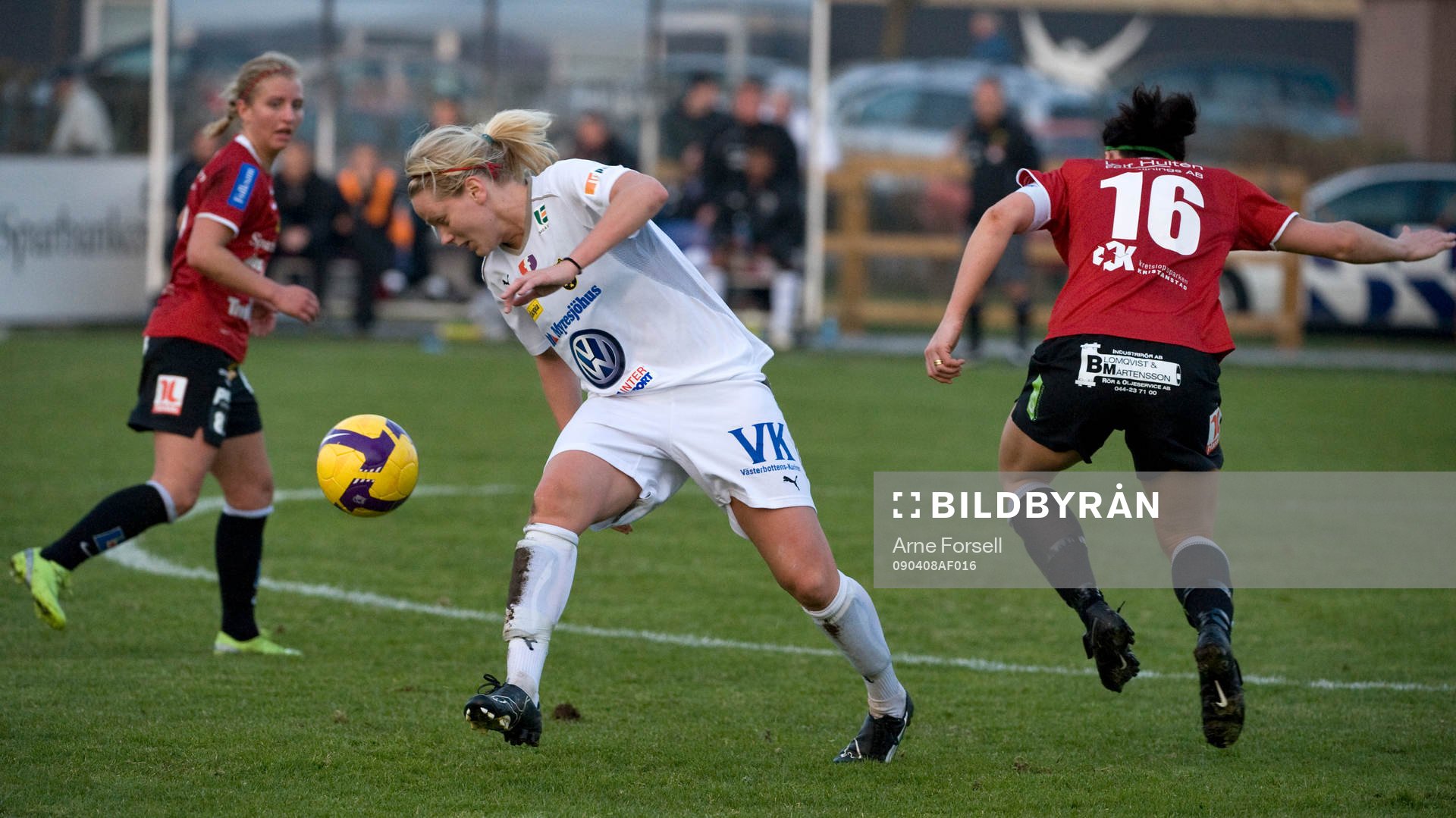 Lisa Dahlkvist, Umeå, först på bollen