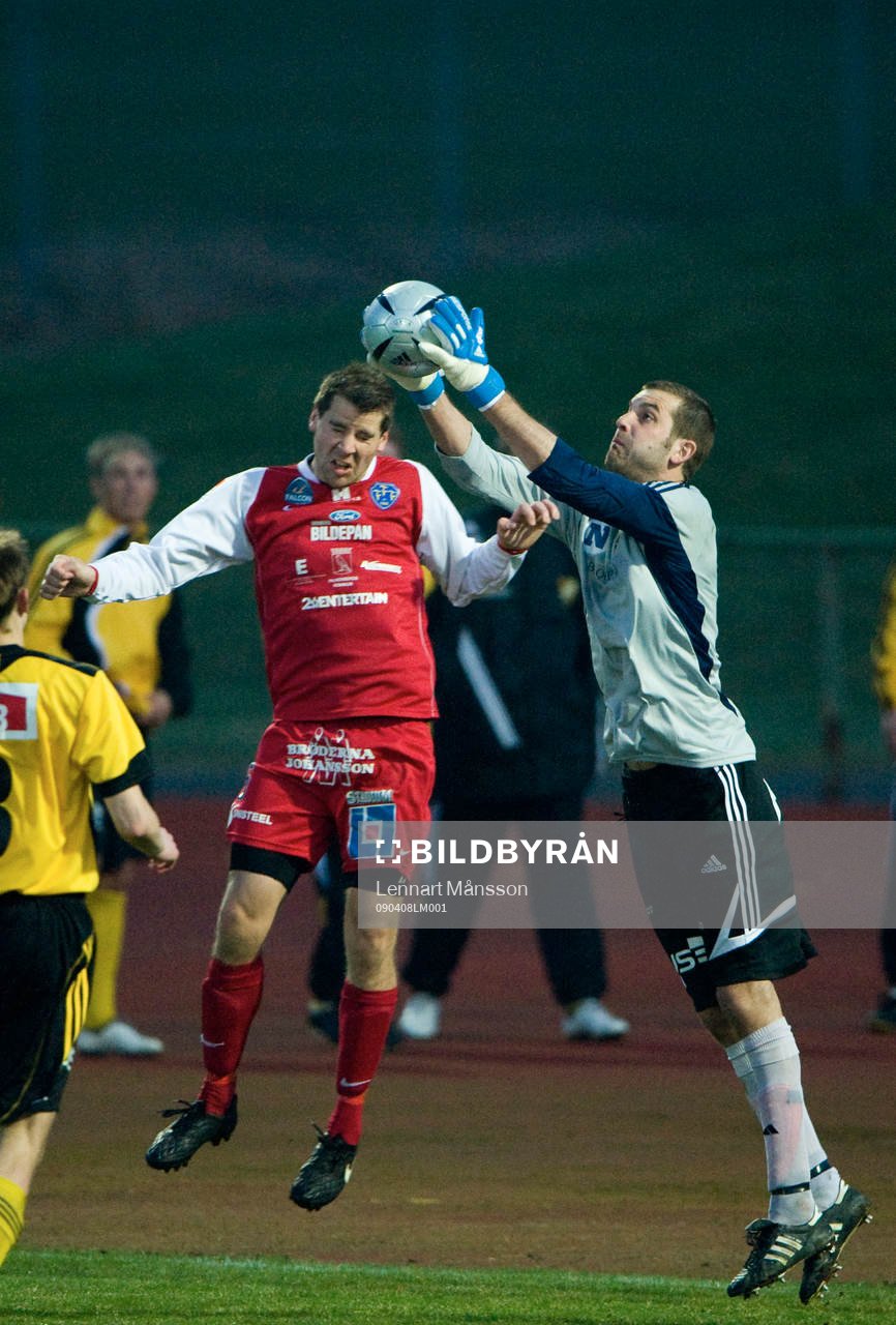 Joel Ringström, målvakt, Hässleholm, plockar bollen