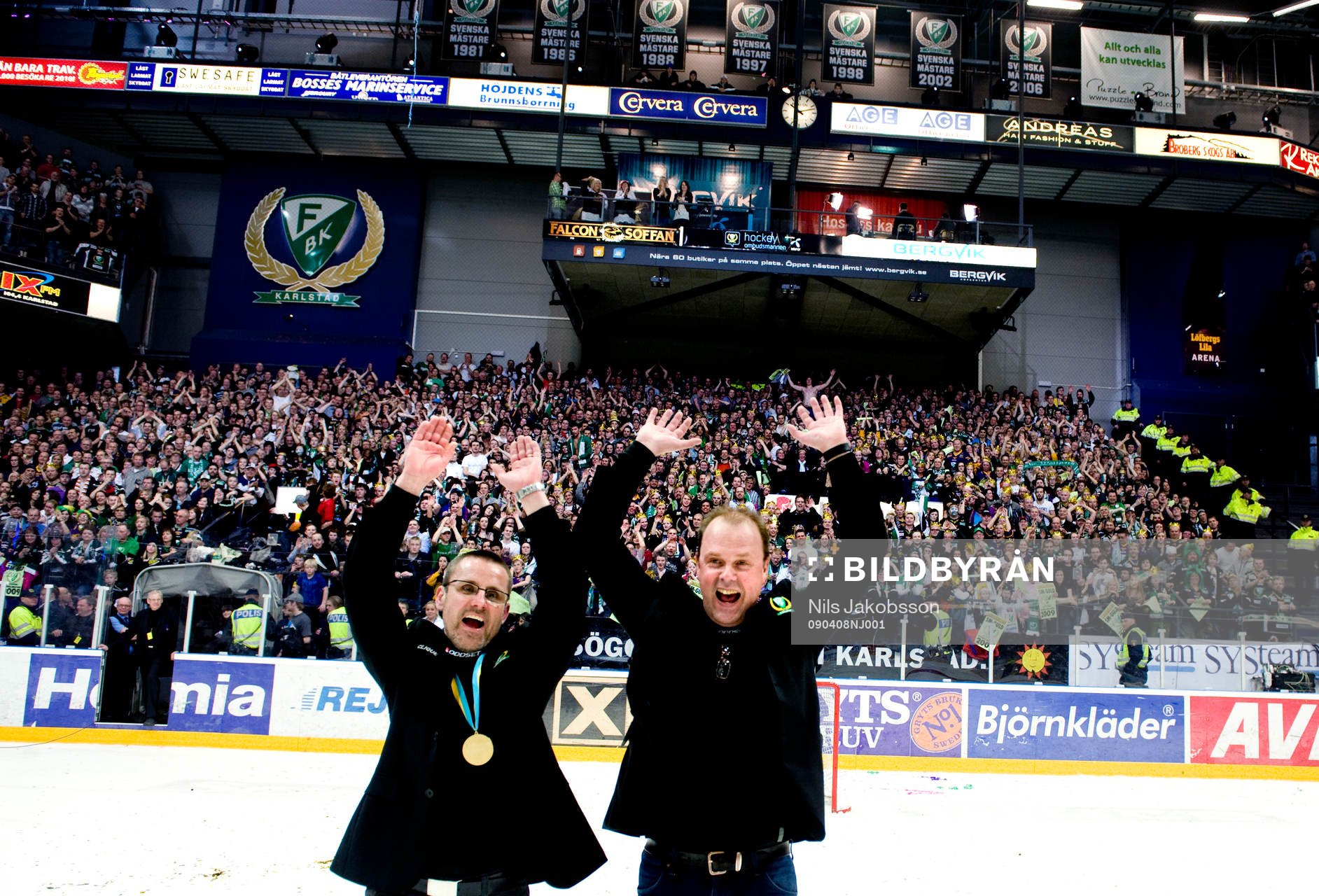 Tränarna jublar, jubel Mikael Samuelsson och Per-Erik