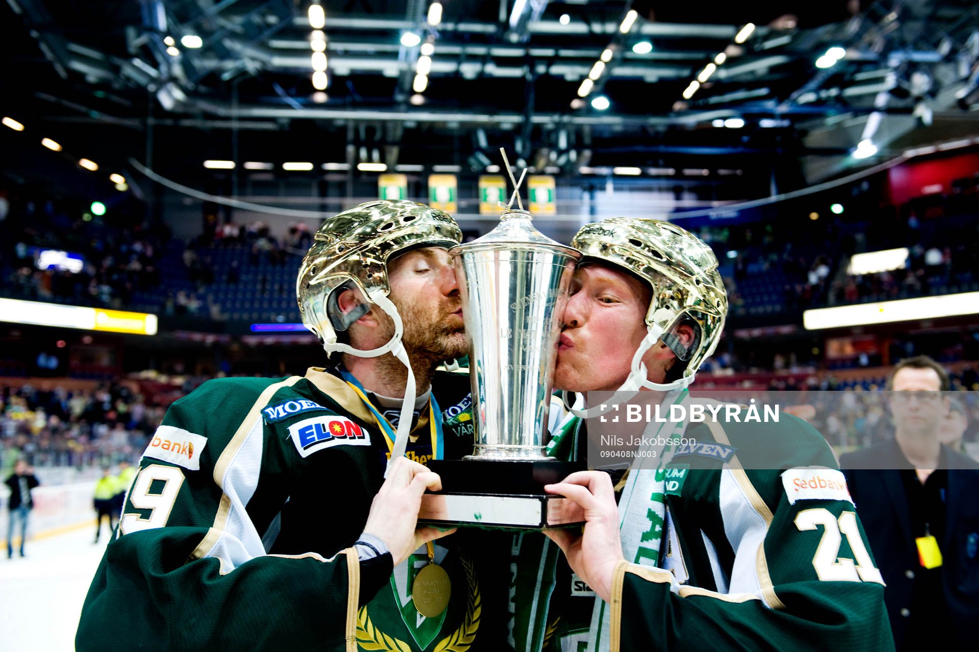 Peter Nordström och  Jörgen Jönsson, jubel, kysser